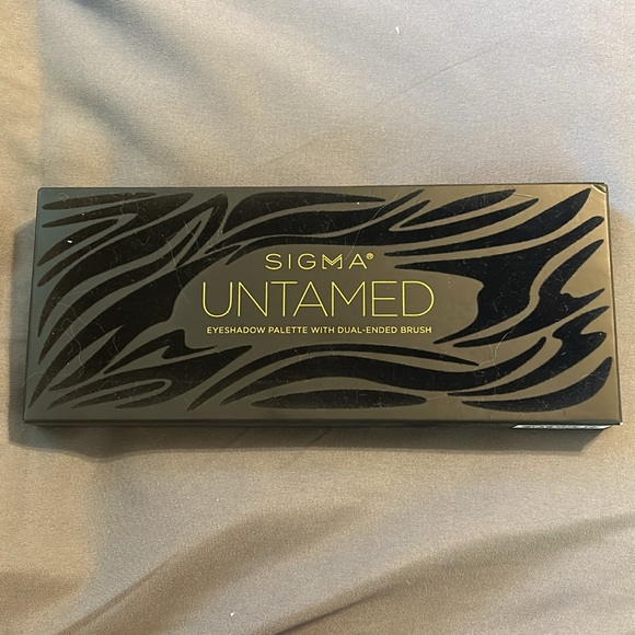 Sigma Untamed Eyeshadow Palette with Dual-Ended Brush - Picture 8 of 9
